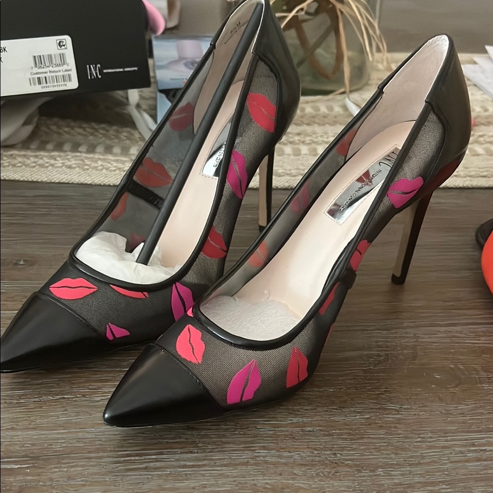 INC International Concepts Black and Pink Lip Print Heels